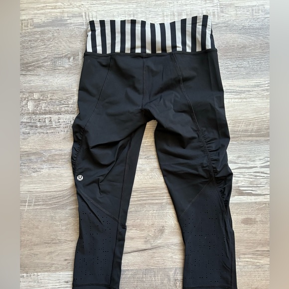Lululemon leggings Size 4 - Picture 3 of 7